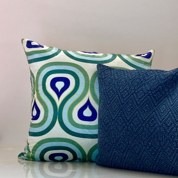 Pottery Barn Lumbar Textured Cover 16 x 26 inches NWOT - Picture 4 of 5